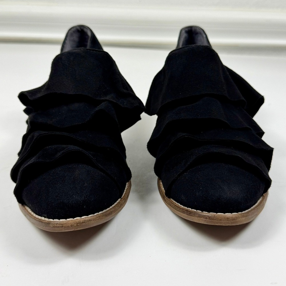 Seychelles Ruffle Booties Women 7 Black Suede Leather D'Orsay Tiered Pointed Toe - Picture 3 of 9